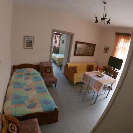 Condo Central Apartment Sarandë Esterno foto