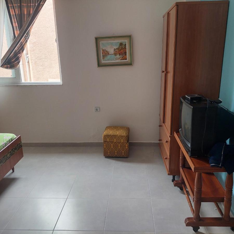 Condo Central Apartment Sarandë Esterno foto